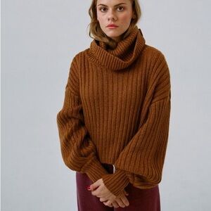 UO Turtleneck‎ Cropped Sweater